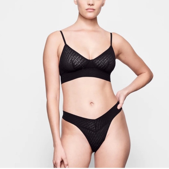 SKIMS Bundle 2 Logo Mesh Triangle Bralettes - Picture 4 of 4